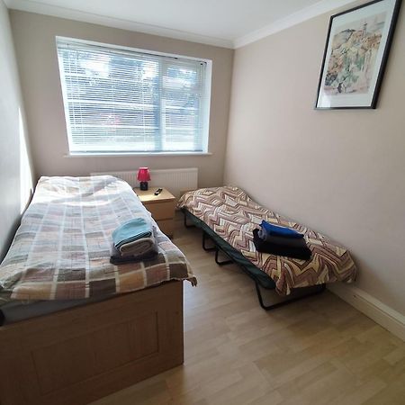 2 Bed Flat Near Station With Parking&Comgarden Apartment Sutton  Ngoại thất bức ảnh