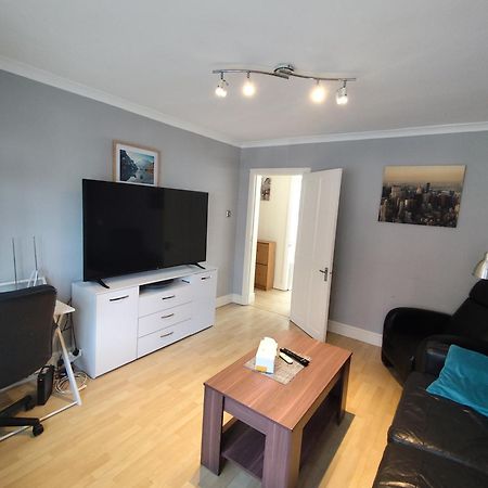 2 Bed Flat Near Station With Parking&Comgarden Apartment Sutton  Ngoại thất bức ảnh