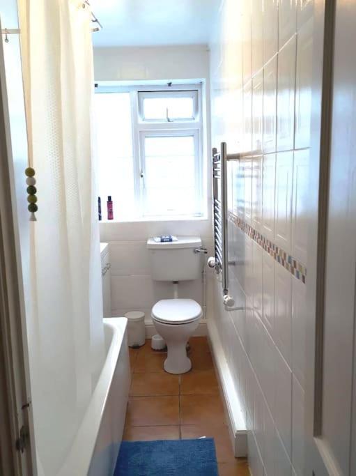 2 Bed Flat Near Station With Parking&Comgarden Apartment Sutton  Ngoại thất bức ảnh