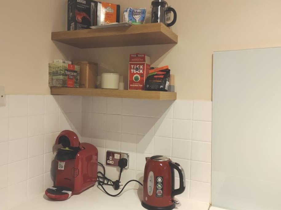 2 Bed Flat Near Station With Parking&Comgarden Apartment Sutton  Ngoại thất bức ảnh